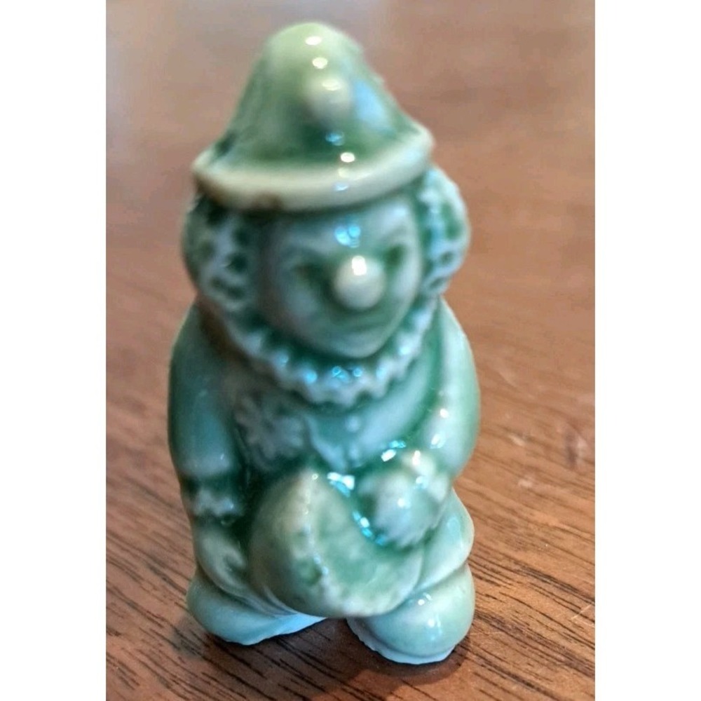 WADE‎ WHIMSY FIGURINE VINTAGE ENGLAND MINIATURE STATUE GREEN CIRCUS CLOWN BUCKET
